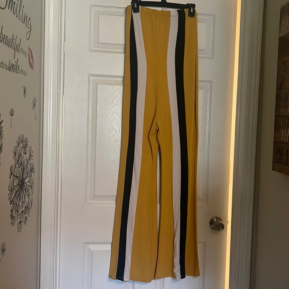 Strapless jumper yellow with black and white stripes going down , new with tag